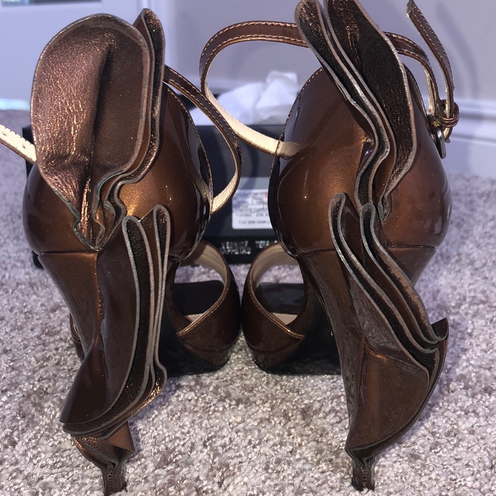 🛑 SOLD! Prada Patent Leather Sandals - Picture 6 of 9